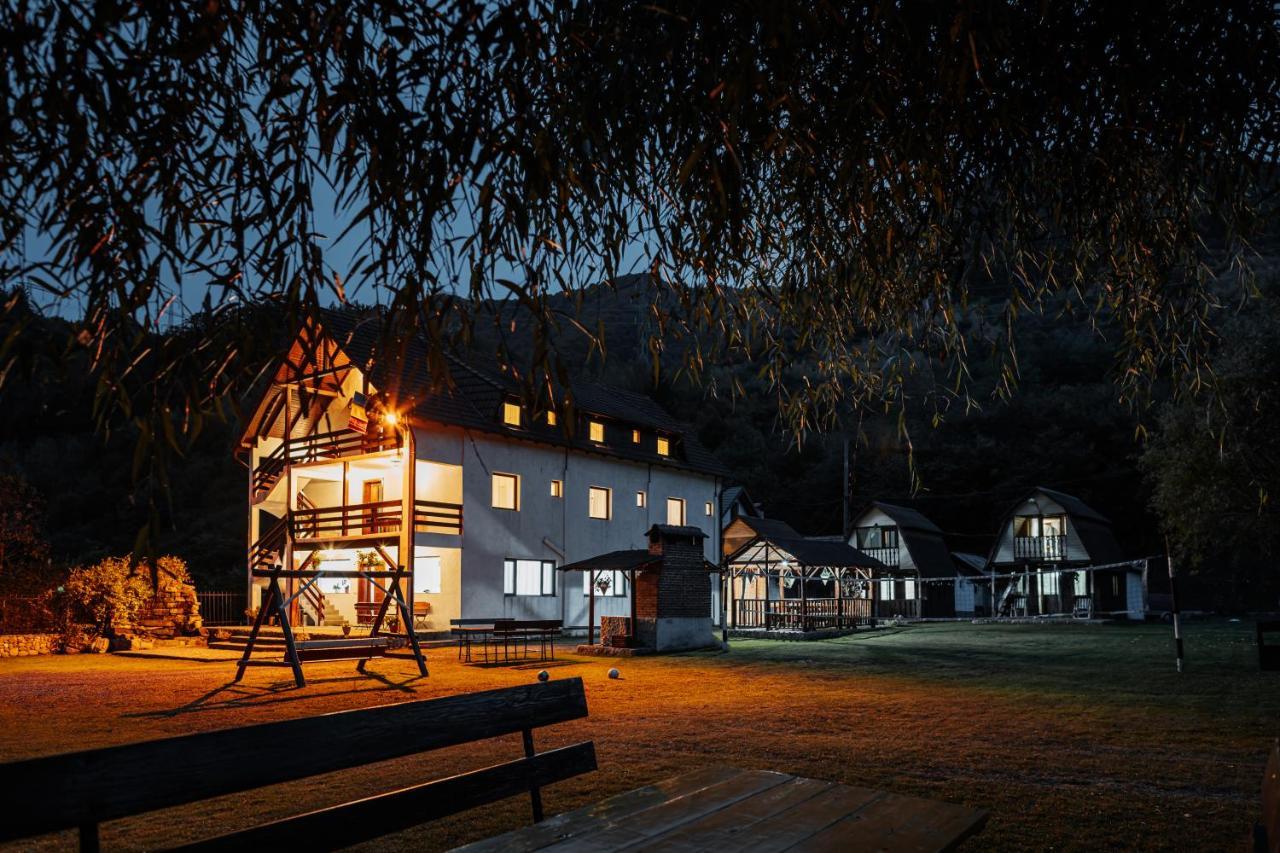 Casa Ardeleana Hotell Lotrioara Eksteriør bilde